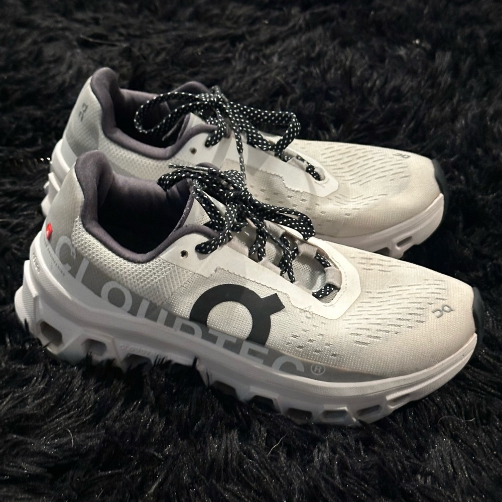 On running cloud monster running/ walking shoes